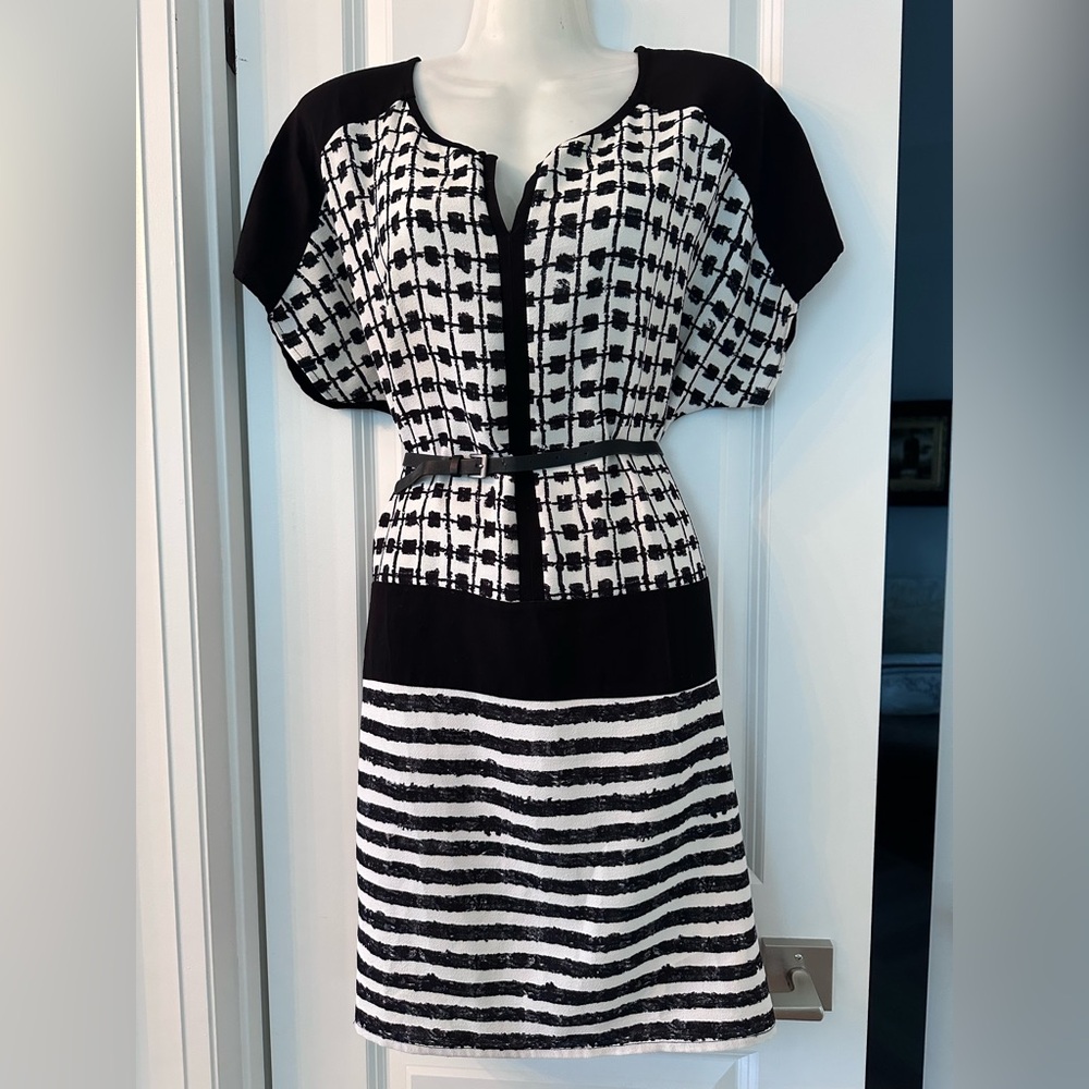 Black & White Graphic Midi Dress with Belt, Brand New size 8